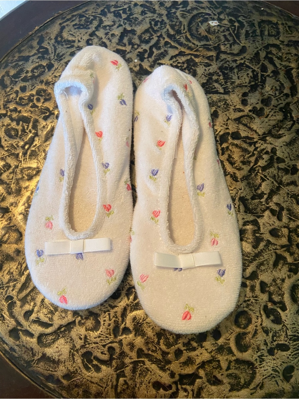 isotoner White Kids Floral Ballet Slippers with Tiny Multicolor Flowers